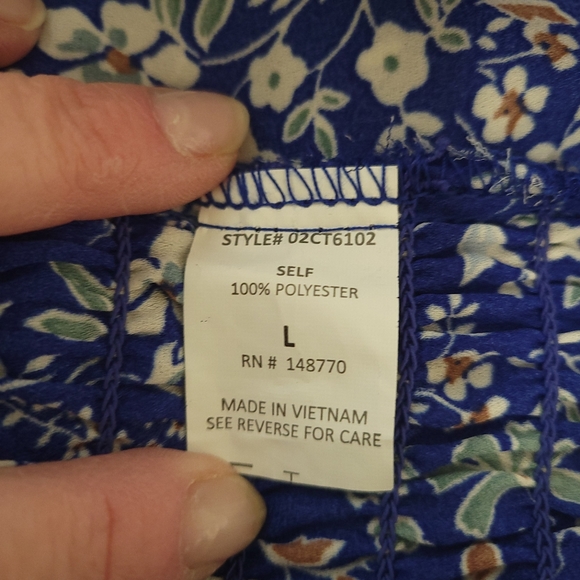 2 Sienna Sky women's peasant blouses floral off shoulder smocked size Large NWOT - Picture 6 of 14